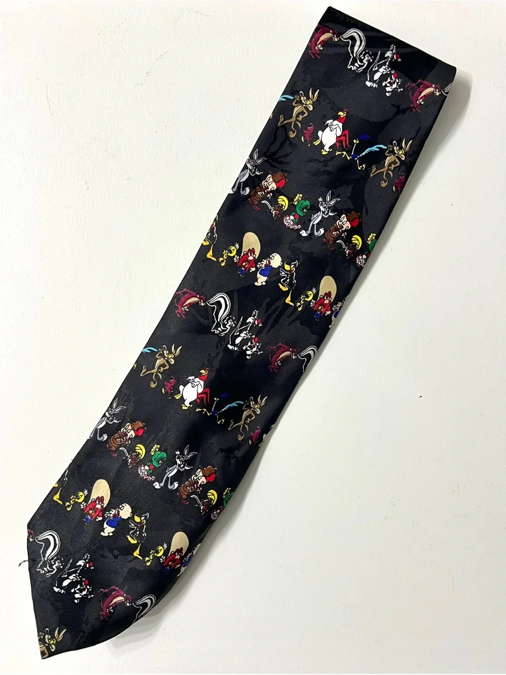 Looney Tunes black all-character tie
